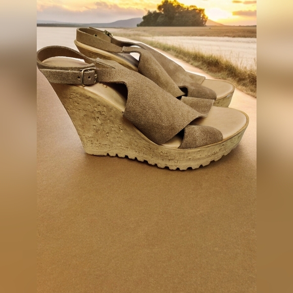 NWOT BAMBOO Italian Leather Suede Wedge Sandals, 7 - Picture 2 of 6